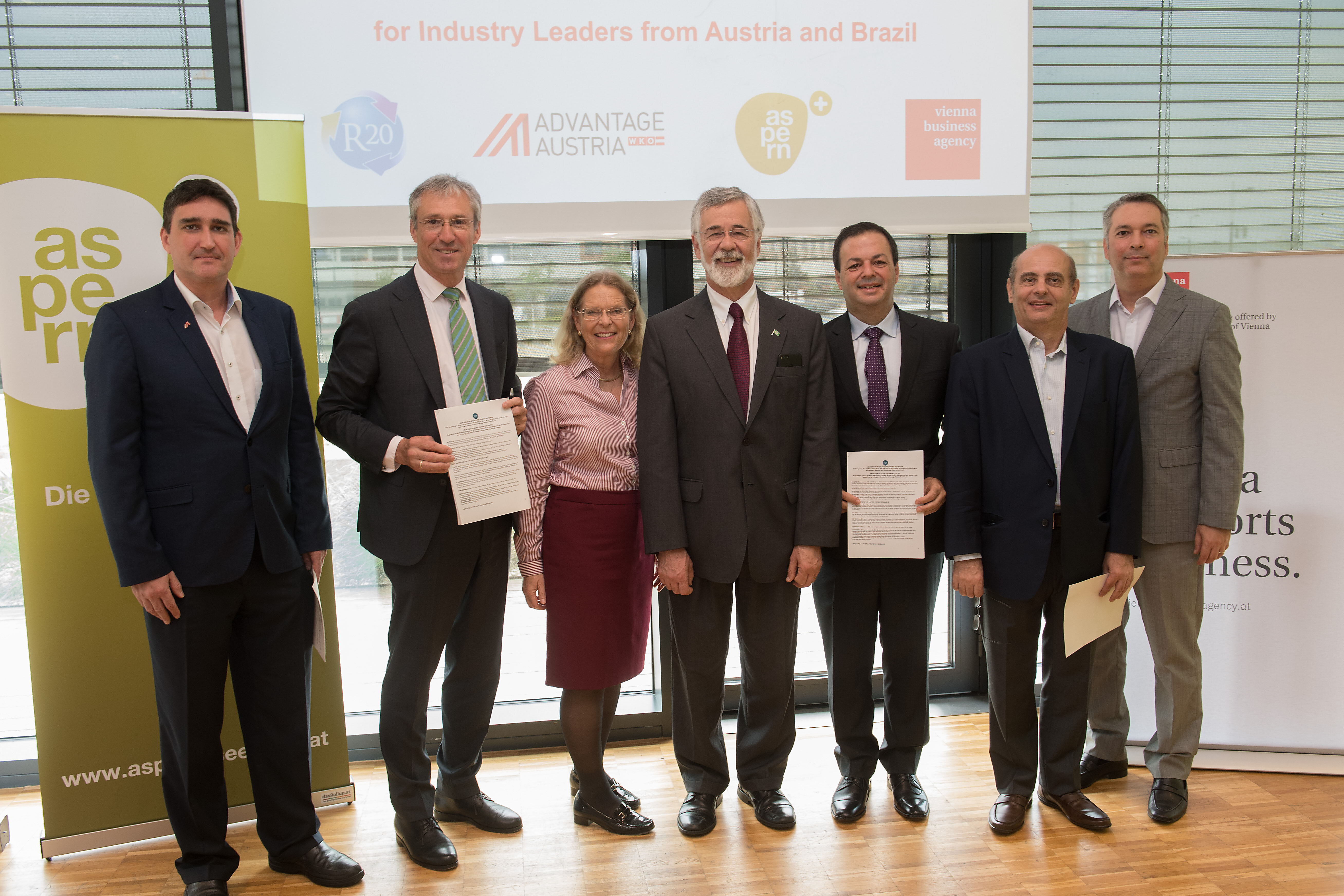Kooperationspartner: 
(v.l.) Stefan Nemetz, WKÖ AußenwirtschaftsCenter Sao Paulo, Gerhard Schuster, Wien 3420, Botschafterin Irene Giner-Reichl, Botschafter Antonio Marcondes, Carlos Eduardo Colenci, Sao Carlos, Jorge P. Machado, R20 Regions of Climate Action, Luis Pereira de Araujo Filho, E-cloud Energy