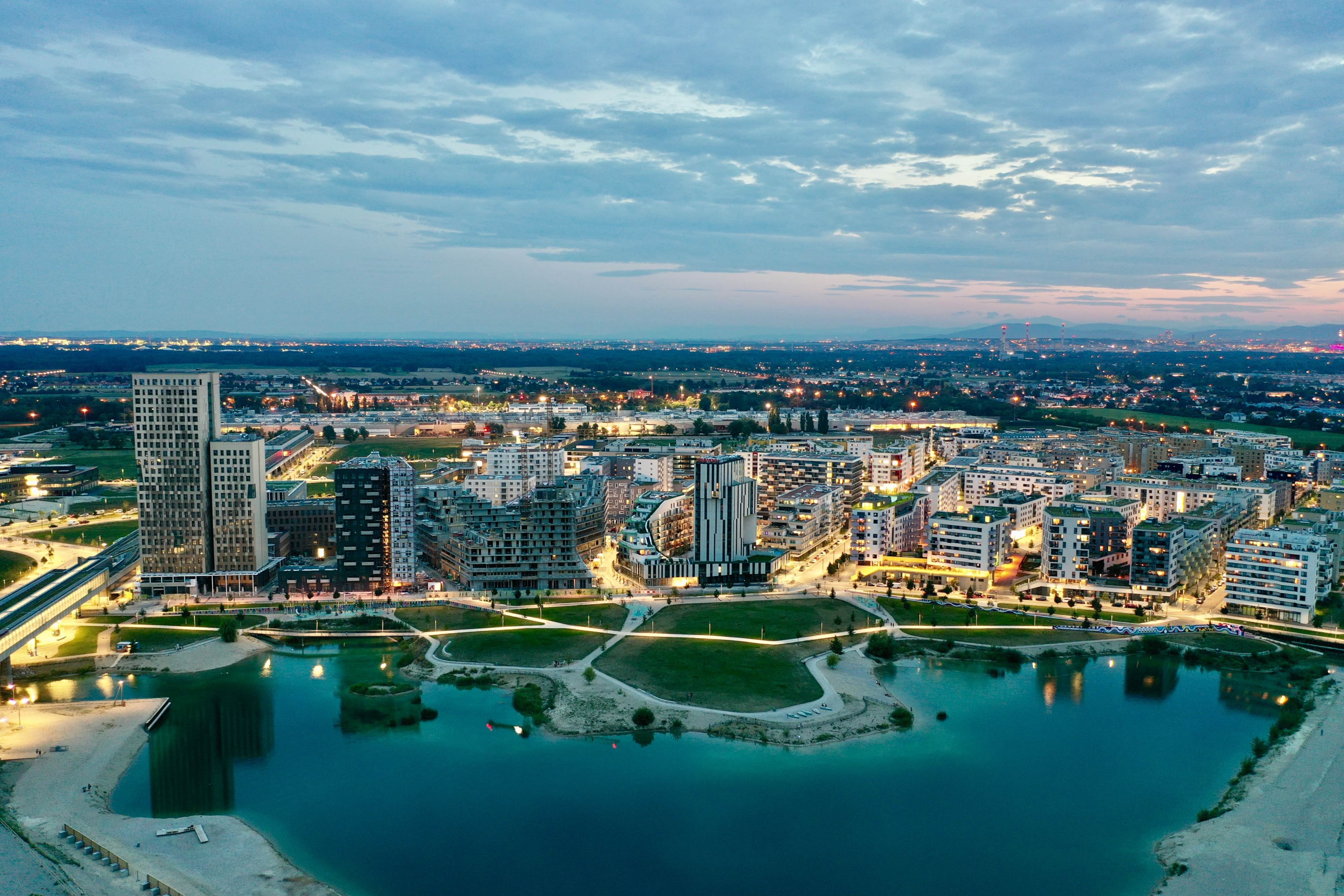 Die Skyline der Seestadt im Süden