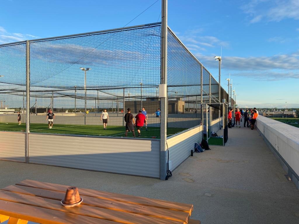 Skysoccer-Platz auf dem Dach des SIRIUS