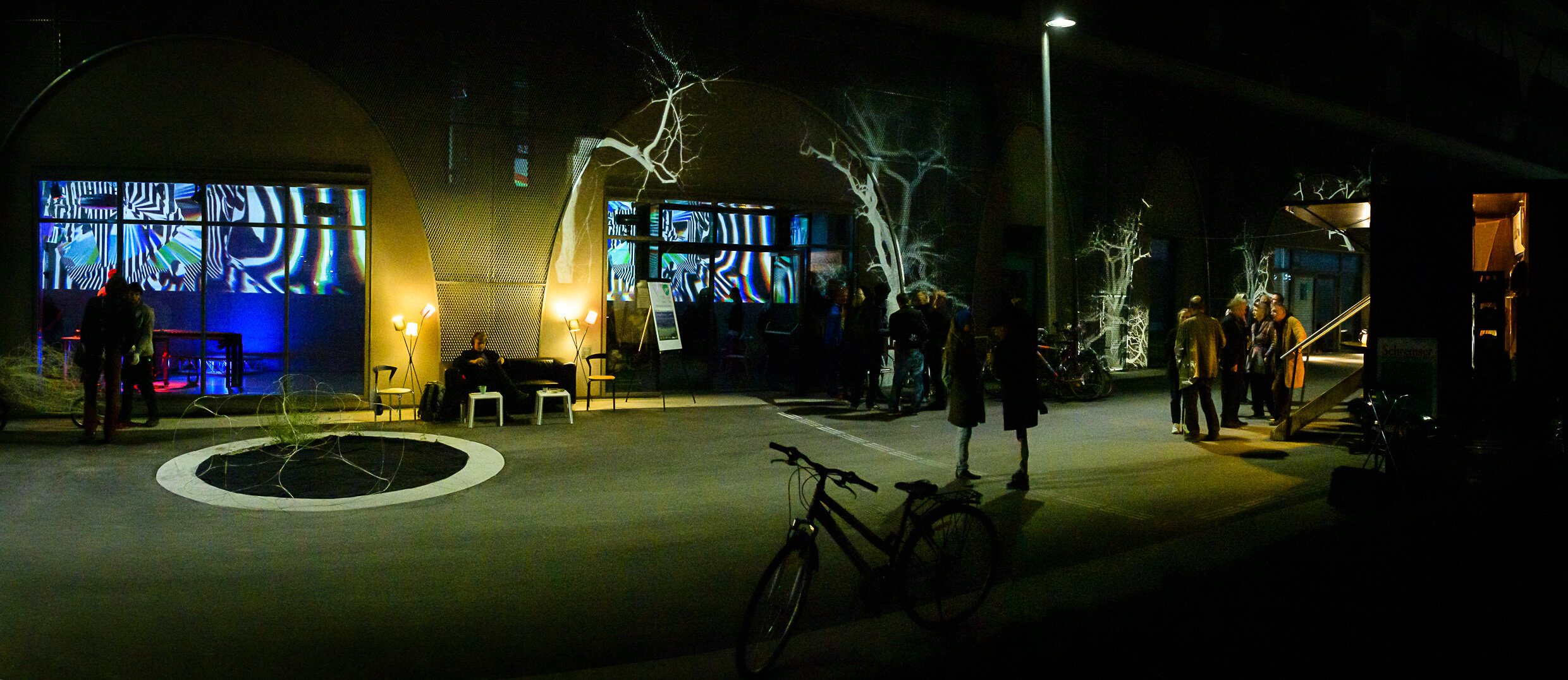 Kunstraum Jot12 bei Nacht