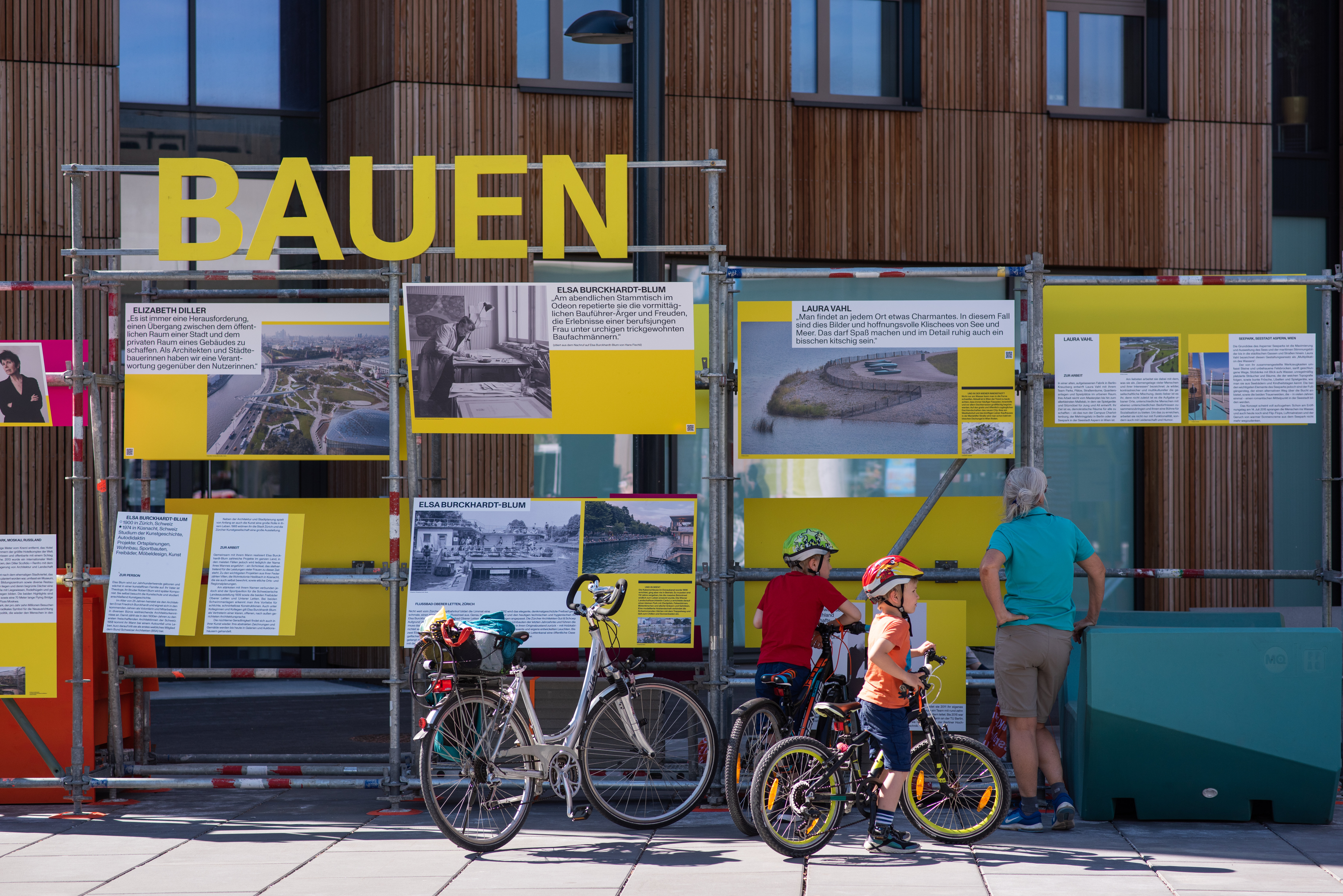 Open-Air-Ausstellung FRAUEN BAUEN STADT von 10.5-15.5.2021 am Wangari-Maathai-Platz