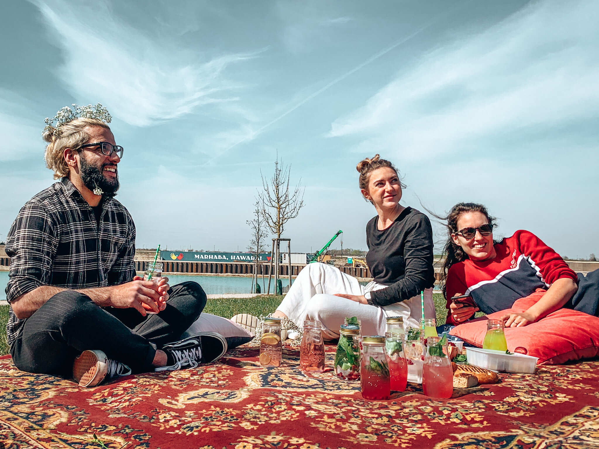 Während des Lockdowns konnten Habibi & Hawara-Fans in aspern Seestadt die Wartezeit mit Take-away und Picknick überbrücken.