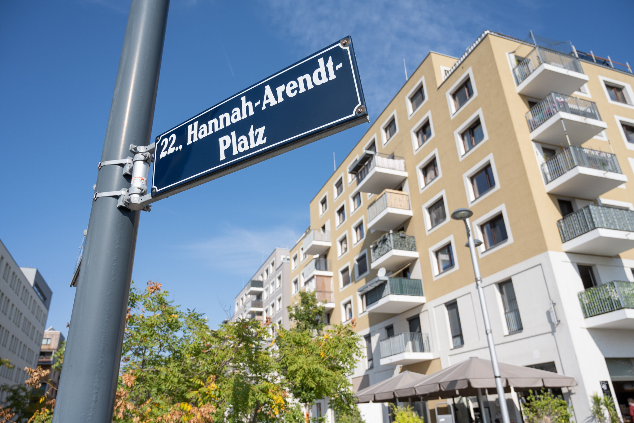Straßenschild Hannah-Arendt-Platz