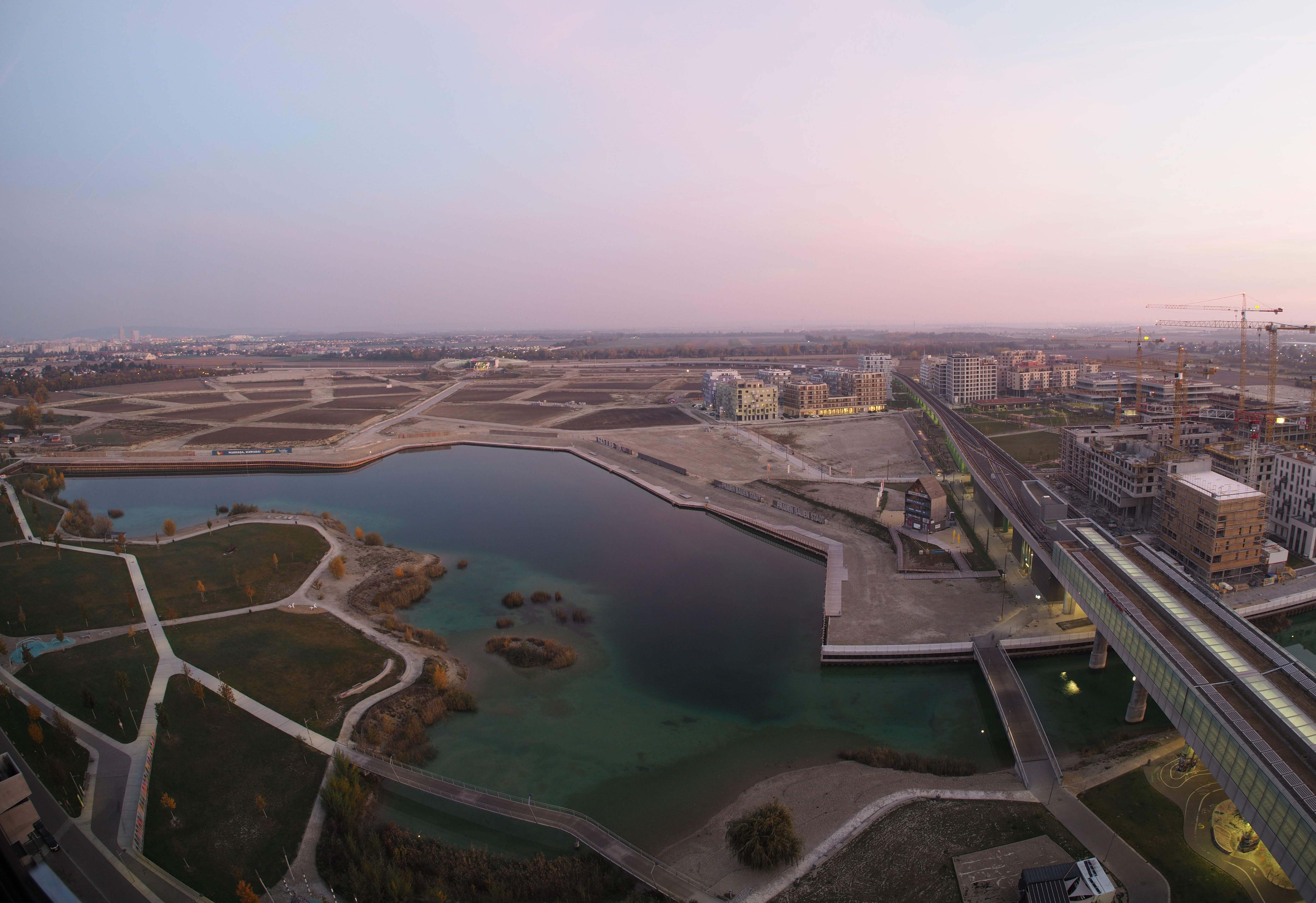 Blick auf die zukünftigen Seeterrassen und Rote Saite Nord im Norden der Seestadt