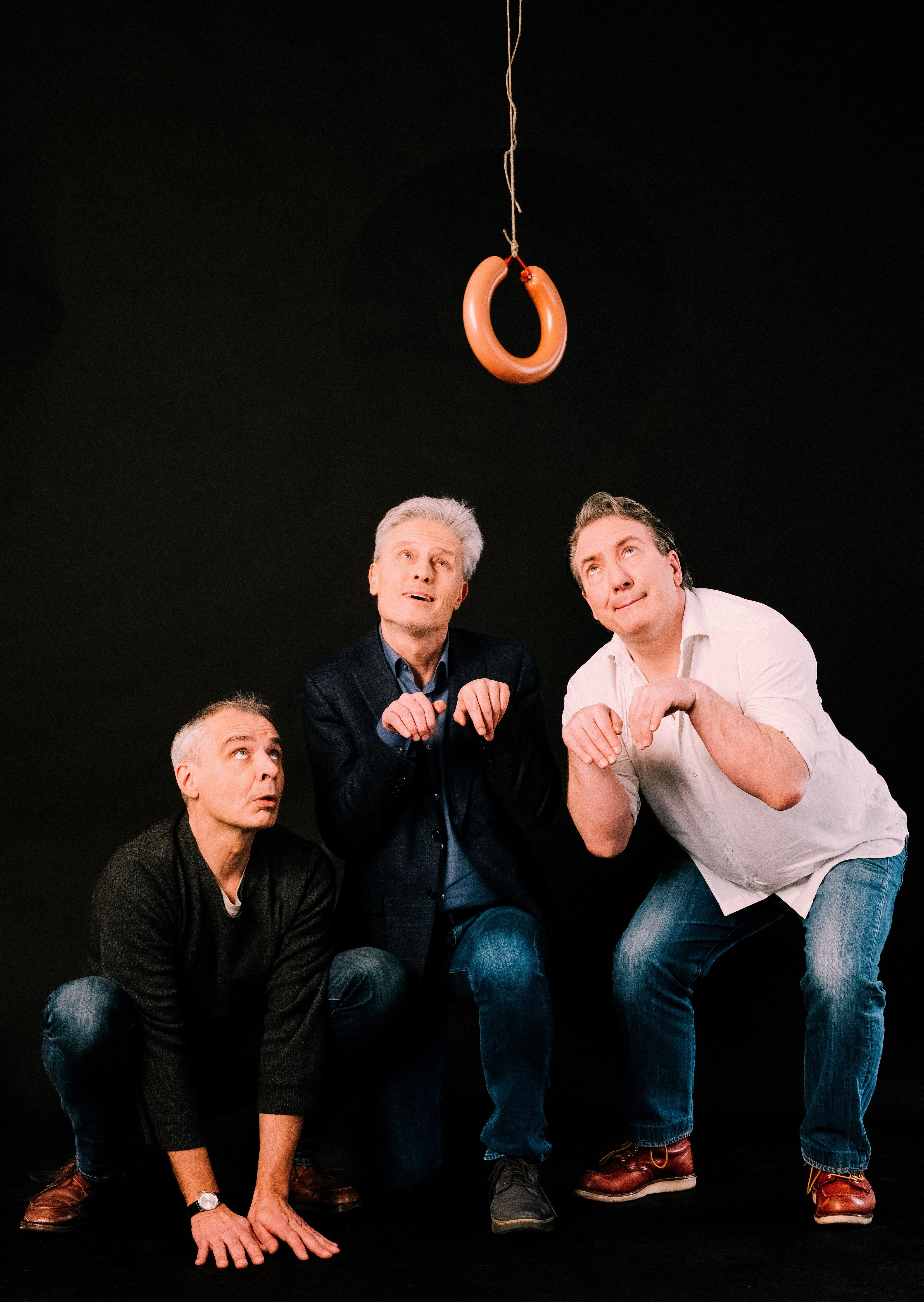 Den Saison-Auftakt von Rabenhof-Feeling in der Seestadt machen „Wir Staatskünstler“ in der VHS Kulturgarage.