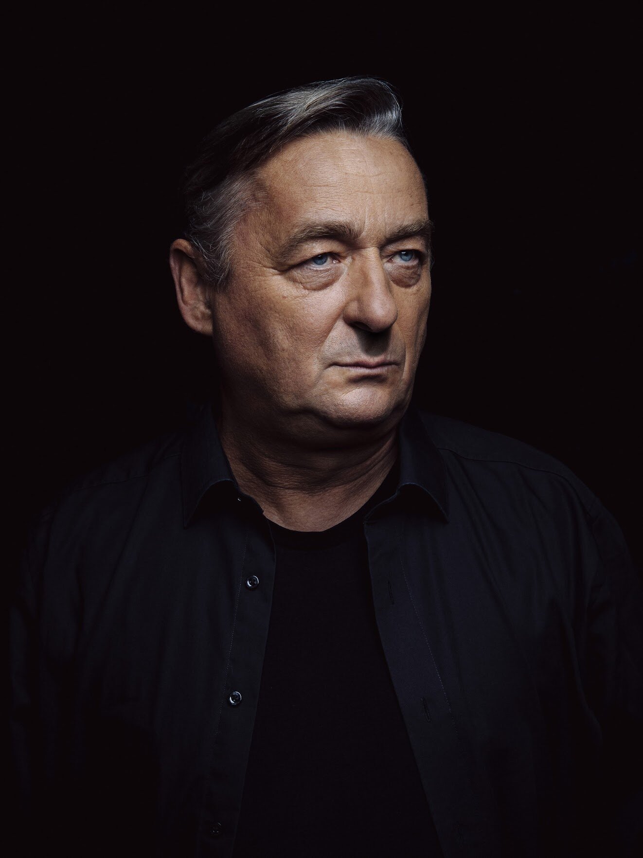 Andreas Vitásek als der „Herr Karl“ in der VHS Kulturgarage. 