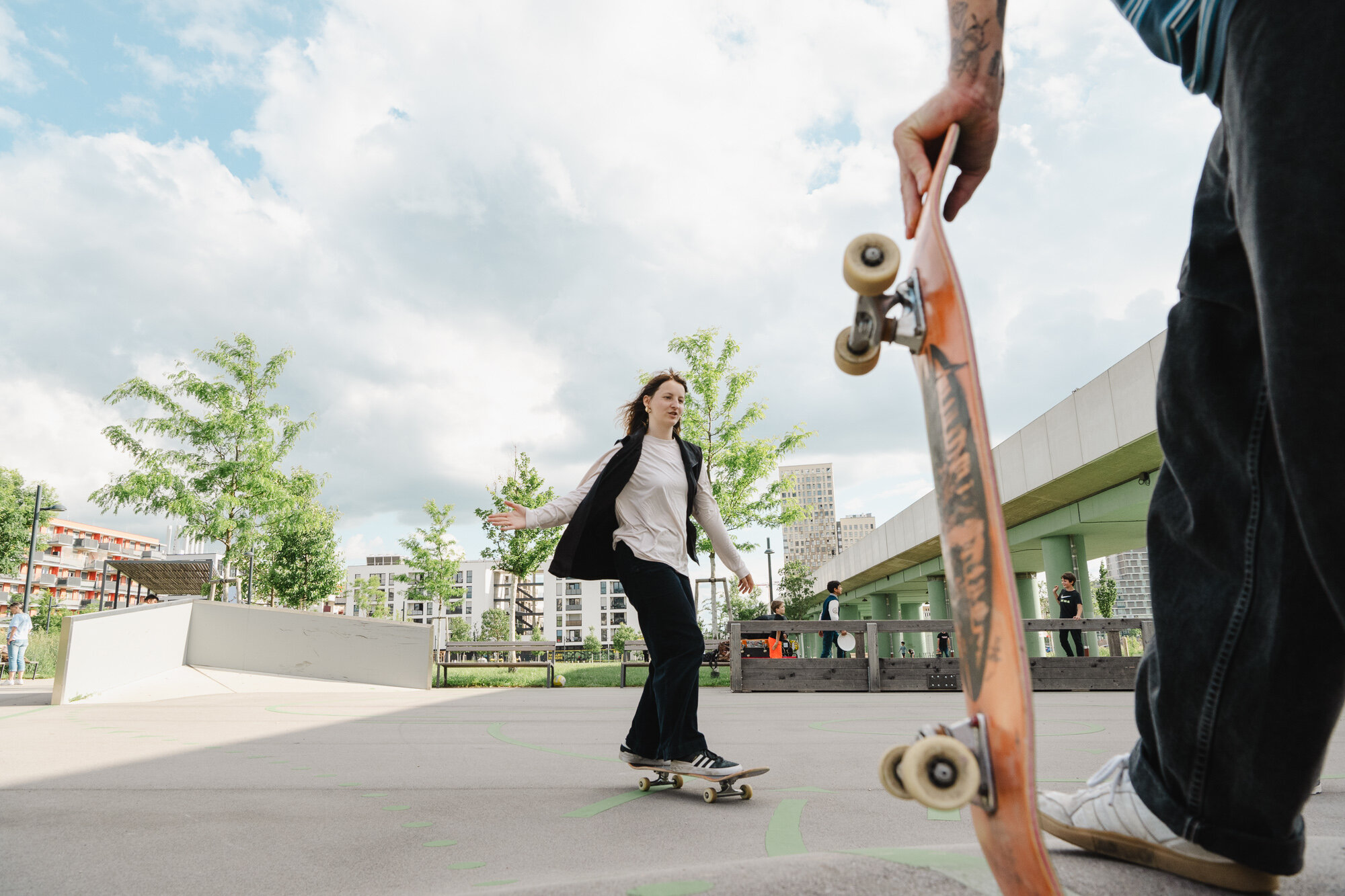 Jugendliche in aspern Seestadt.