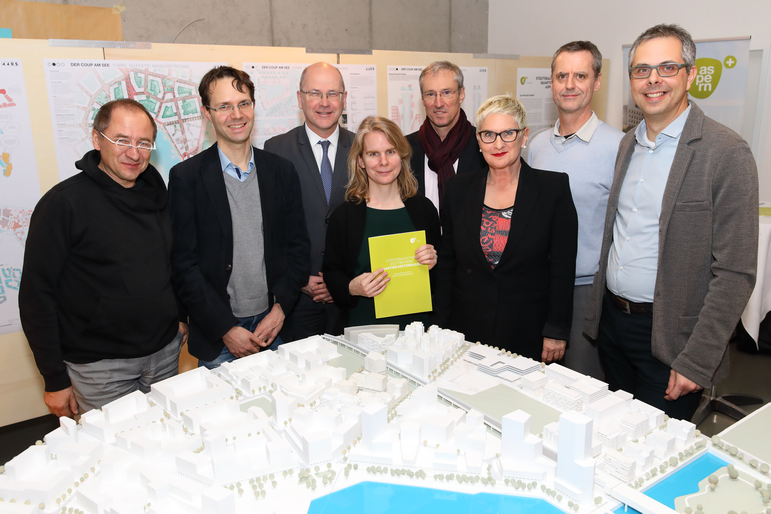 ExpertInnentalk mit den Siegern von StudioVlayStreeruwitz (v.l.n.r.): 
Robert Kniefacz/MA 19, Philipp Fleischmann/MA 21B, Heinrich Kugler/Wien 3420, Lina Streeruwitz, Gerhard Schuster/Wien 3420, Gabi Plank/Bezirksrätin Donaustadt, Bernd Vlay, Peter Hinterkörner/Wien 3420  