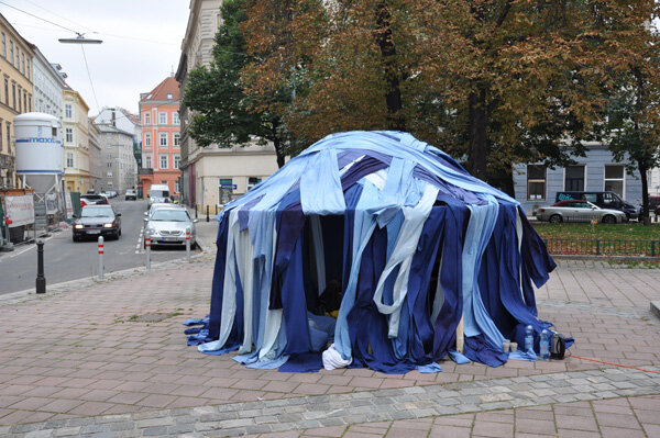 aspern movement: Karaoke im Jurtezelt