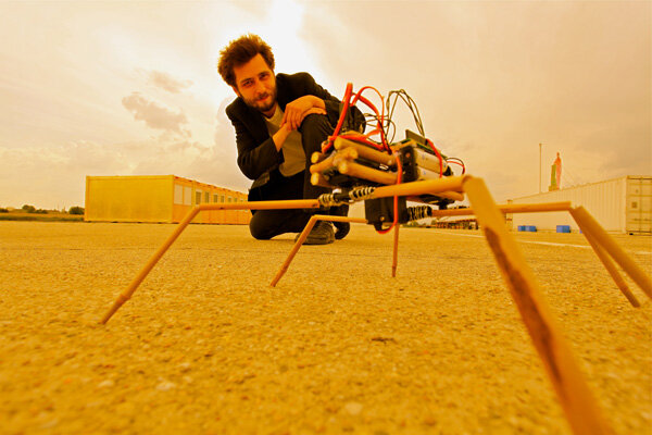 aspern movement: Besuch des Bambusroboters „Wei Tao“