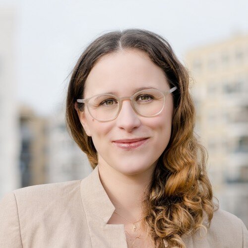 Portraitfoto von Elisabeth Dunkl