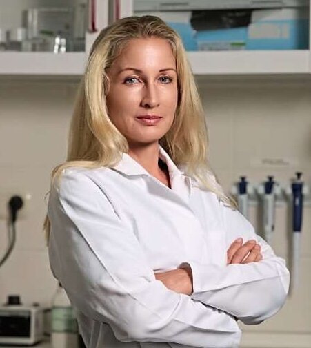 Portraitaufnahme von Ingrid Rauter, Head of Research & Development und Chief Medical Officer bei Vaccentis