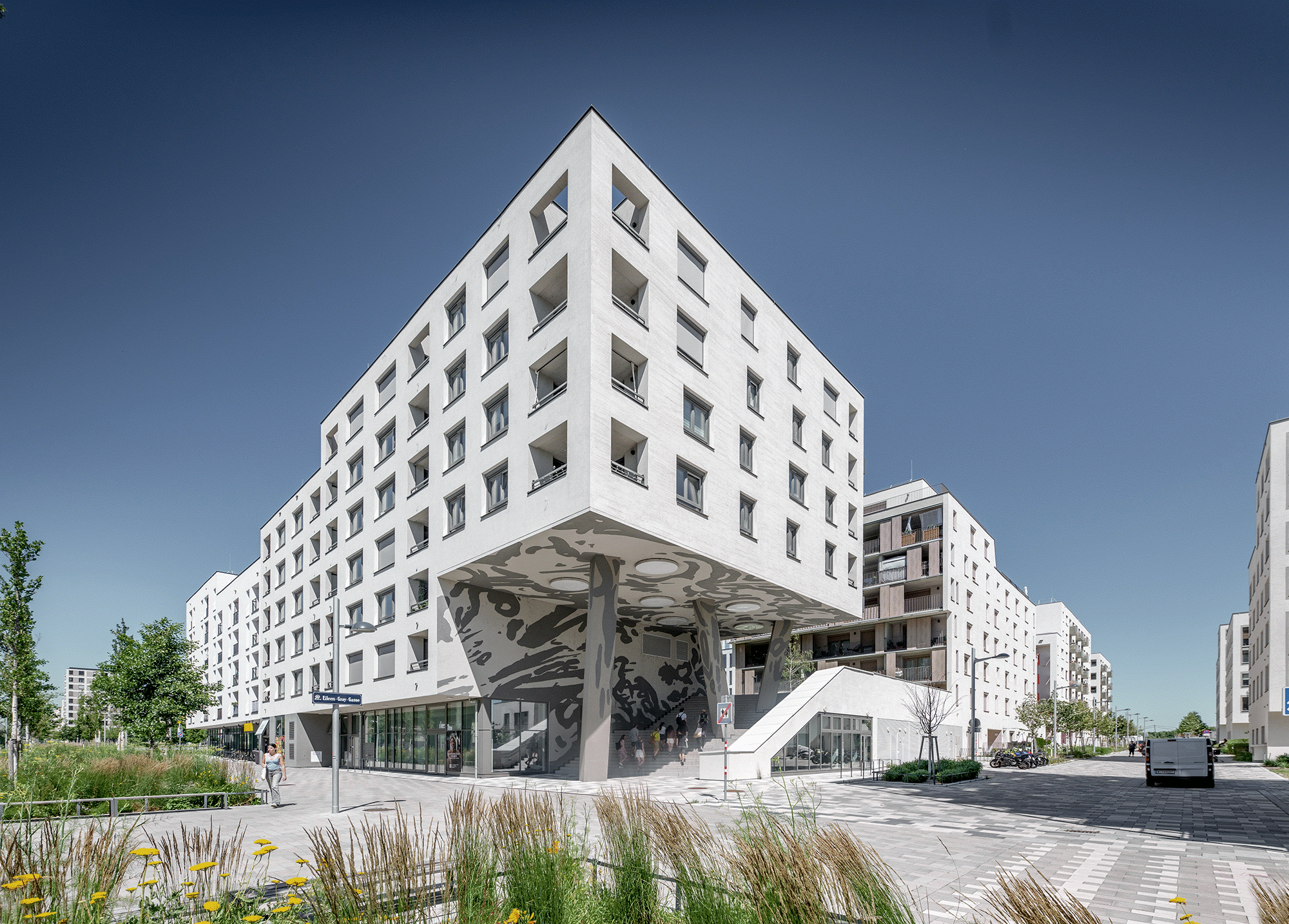 Geschäftslokal VWA Aphrodite neben U-Bahn