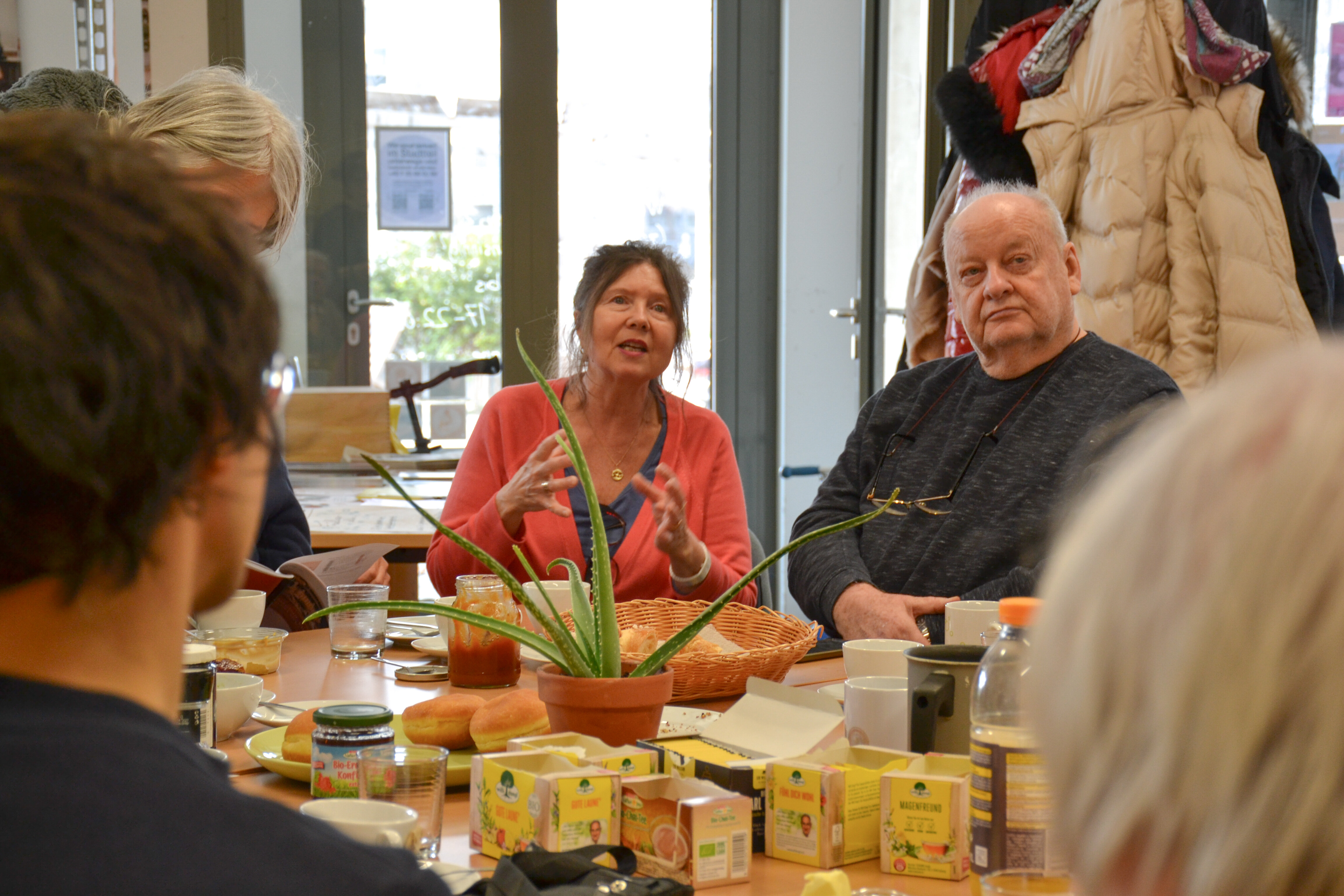 Stadtteilfrühstück in Raum für Nachbarschaft ZIA