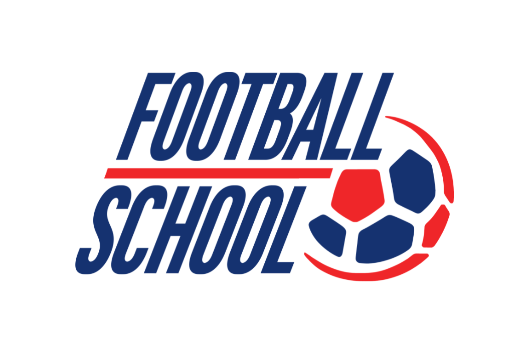 Logo der Football School, dunkelblaue Schrift auf weißem Hintergrund mit rotem Trennstrich zwischen Football und School mit einem blau rotem Fußball als Ergänzung