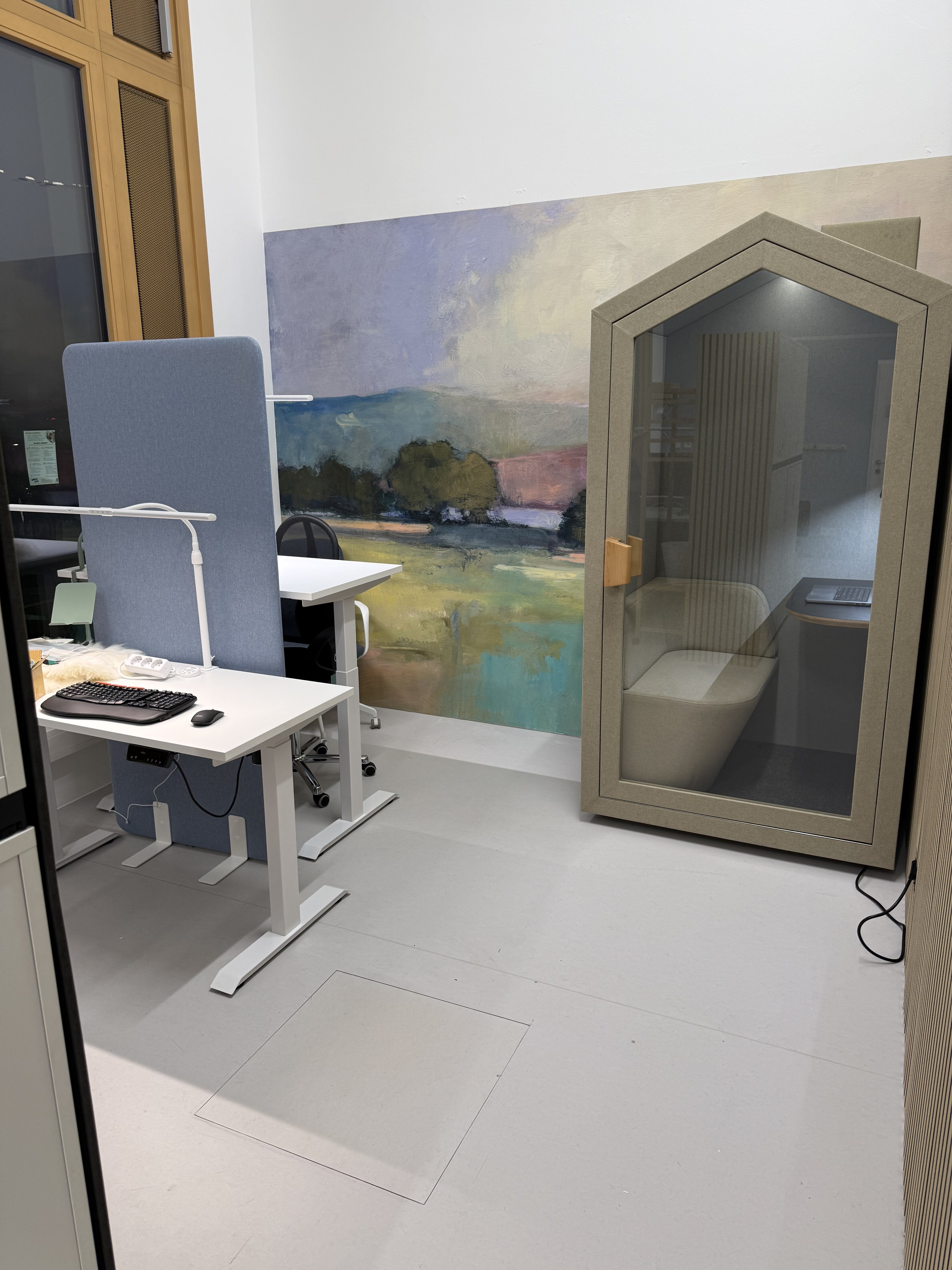 Bild von Ruheinseln zum Arbeiten in einem Büro, eine Ruhekabine ist zu sehen 