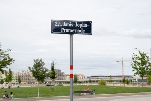 Straßenschild Janis-Joplin-Promenade