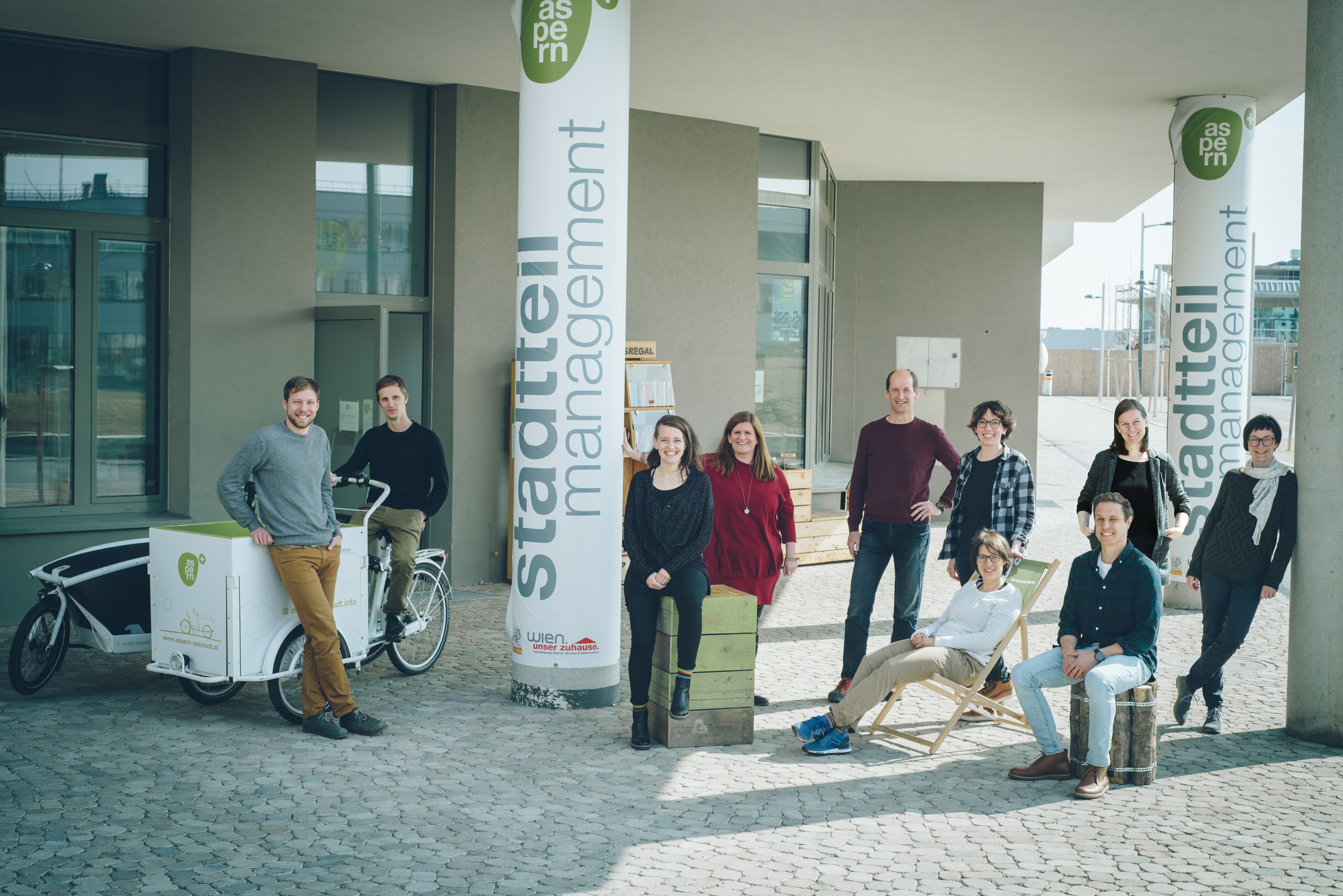 Team photo of the Neighbourhood Management Seestadt Aspern