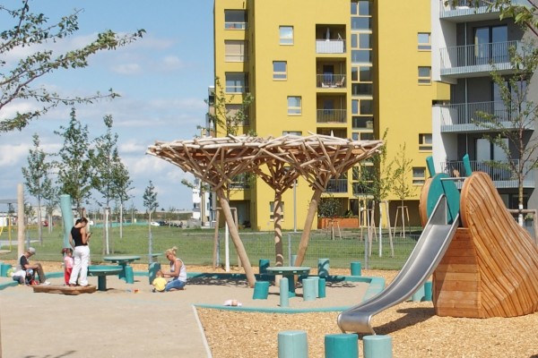 Spielplatz im Yella Herz Park in aspern Seestadt 