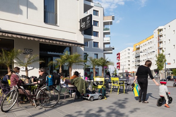 People sitting on the terrace of the local bakery at aspern Seestadt
