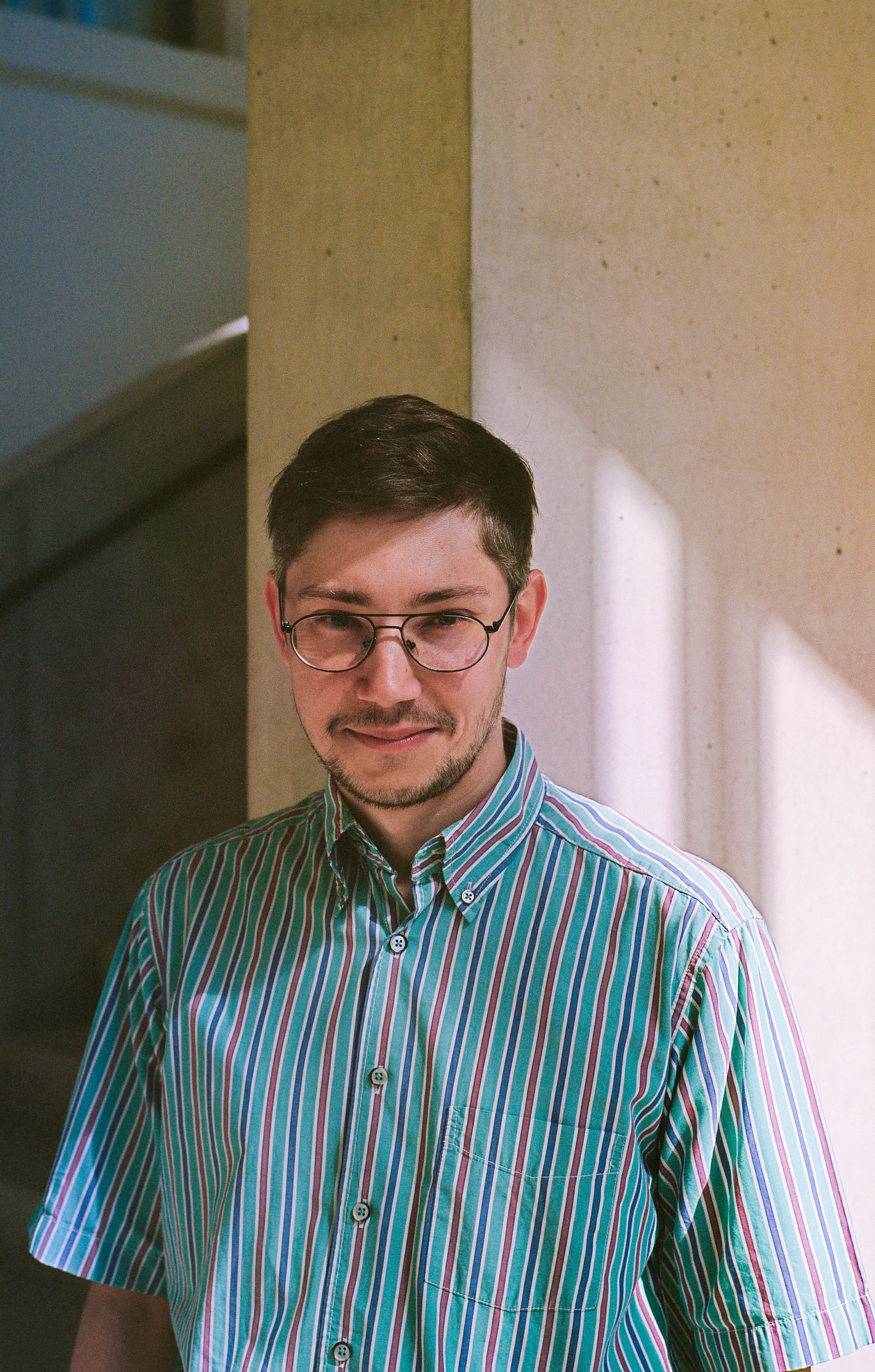 Portraitfoto von Jakob Holzer, Studienleiter